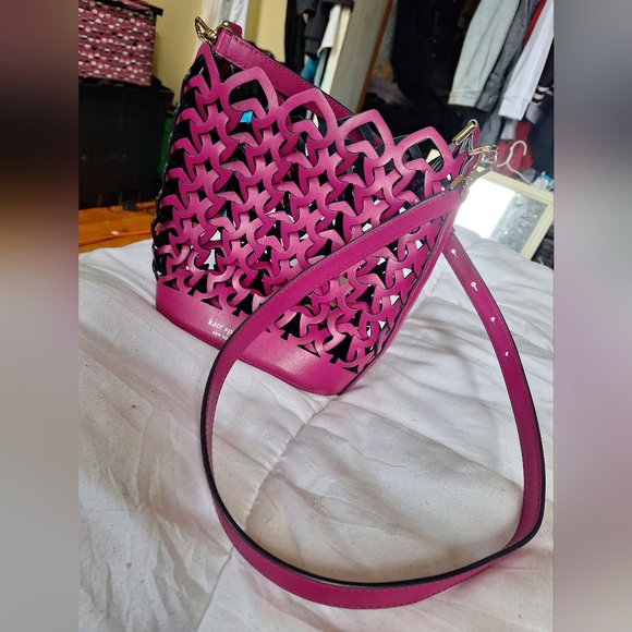 *Like New* Kate Spade♠️ Newyork Doorie Bucket Bag - Picture 2 of 11